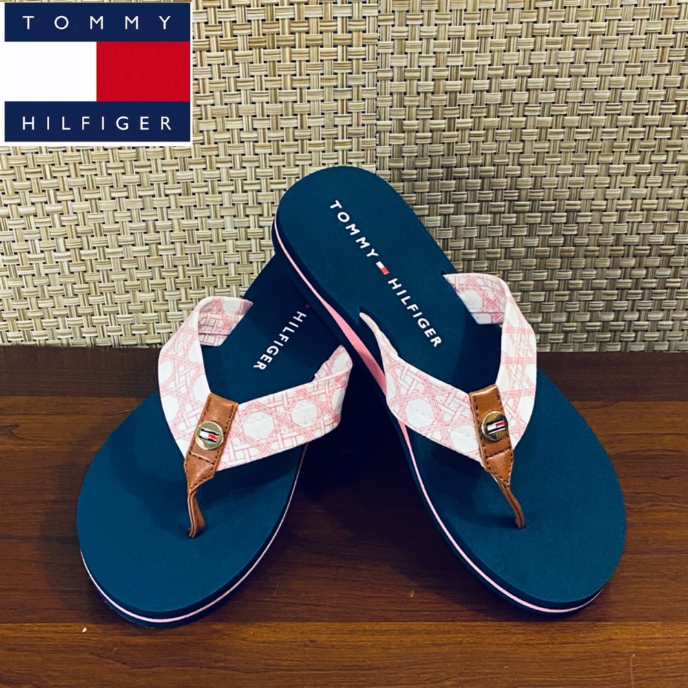 🌟9xHP🌟Tommy Hilfiger Pink Scenic Flip Flops